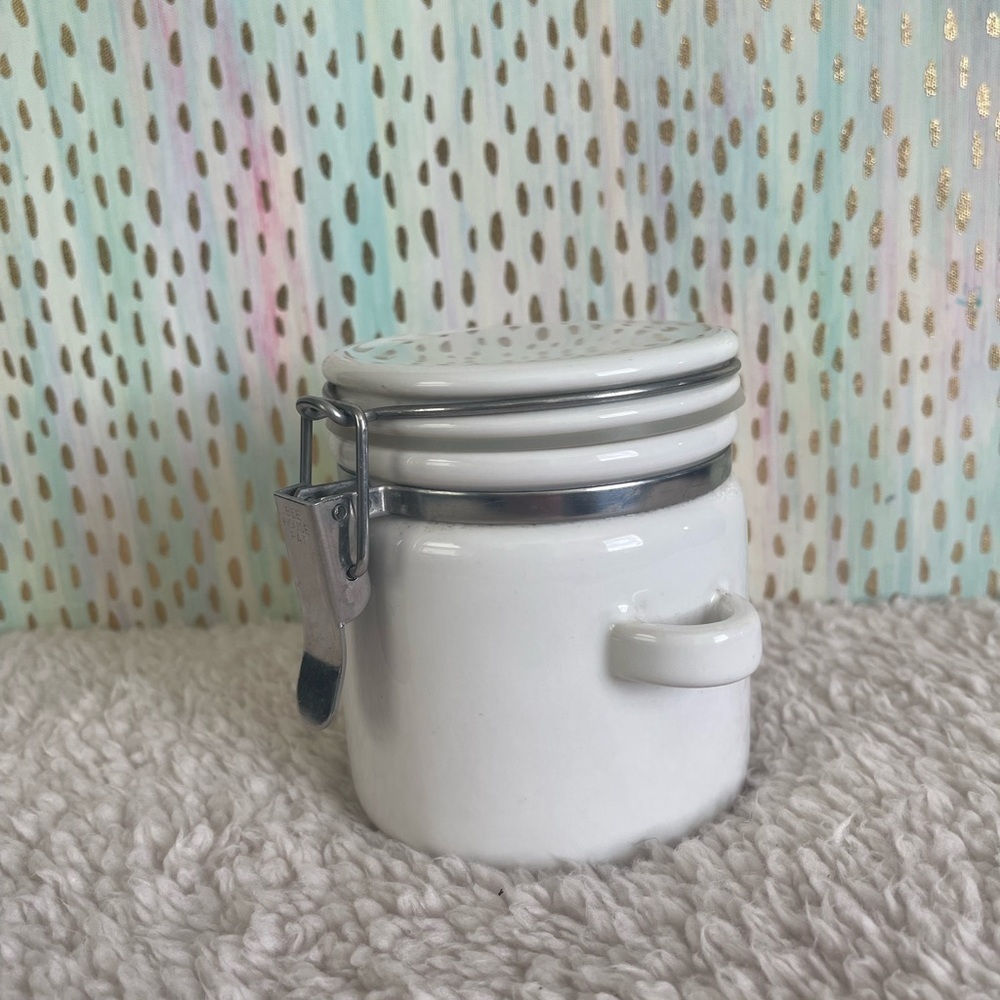 Vintage Beehouse canister 3 1/3 inch - Picture 3 of 5
